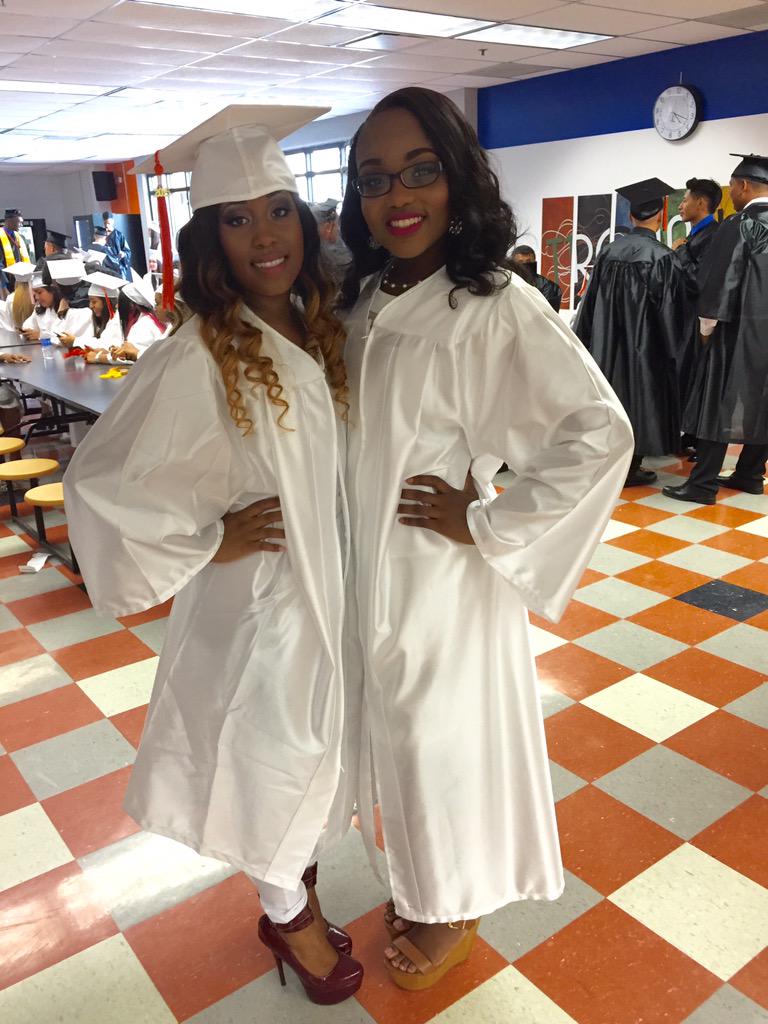 SimplyDani2's tweet photo. If only yall knew how much pictures we have together 😅❤️✊🏾 #MissingMyPeanut @ErikaaHoward http://t.co/LI7xiByUSt