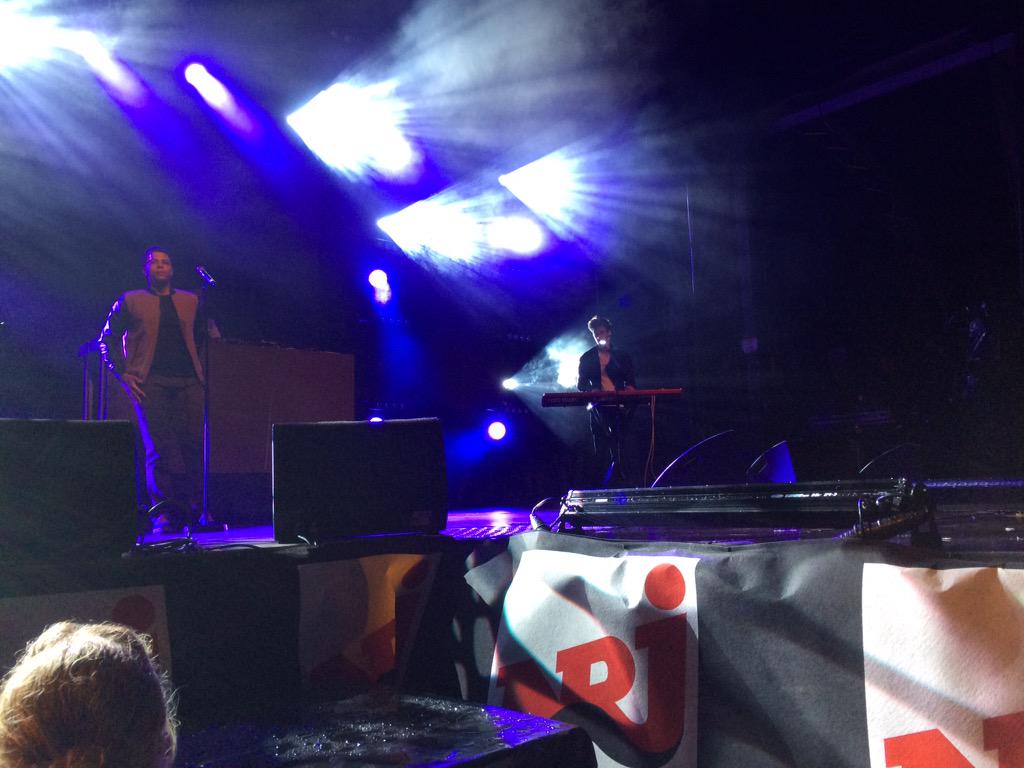 NRJBelgique's tweet photo. Superbe version acoustique de #AllAlong de @AlexGermys et KLil ! http://t.co/E0mlzbcGC4