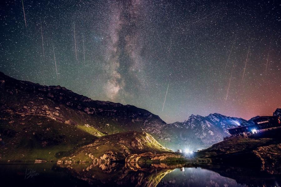 skaterdatabase's tweet photo. Perseids meteor shower the other day, picture taken in Romania. #SpacePorn http://t.co/pZHi3hy6oI