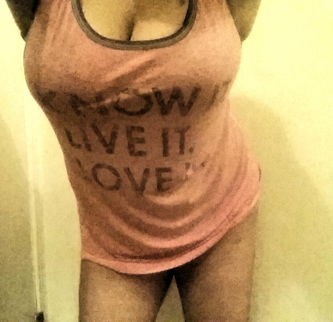 Who need pants. #notme http://t.co/p7fqGhA6DD http://t.co/WtxOQqDD5u<a href="/tag/notme"class="tags">#notme</a>