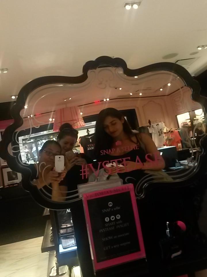 HeyitsPico's tweet photo. #vstease #vsgift fun times at the mall and Victoria secrets :) http://t.co/glc2DbxIXf