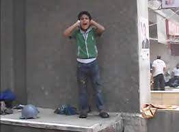shkola0's tweet photo. كل ماافتكر #مذبحة_رابعة يجي في بالي اﻻسد دافعﻻ اوﻻدك يا #رابعه اسود في عزالضرب واقف يأذن واقف بطل
 #السيسي_مجرم_حرب http://t.co/ikRBr8GR0H