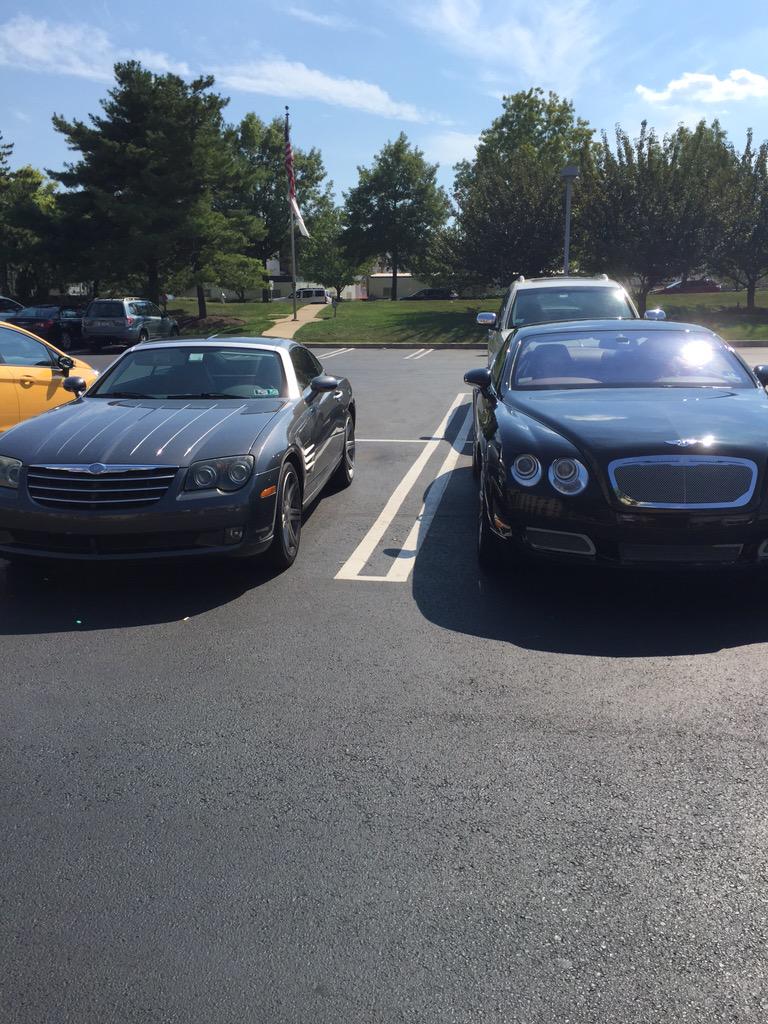 theVoiceofDes's tweet photo. Long-lost relatives? #mainlineproblems http://t.co/14jHML6diN