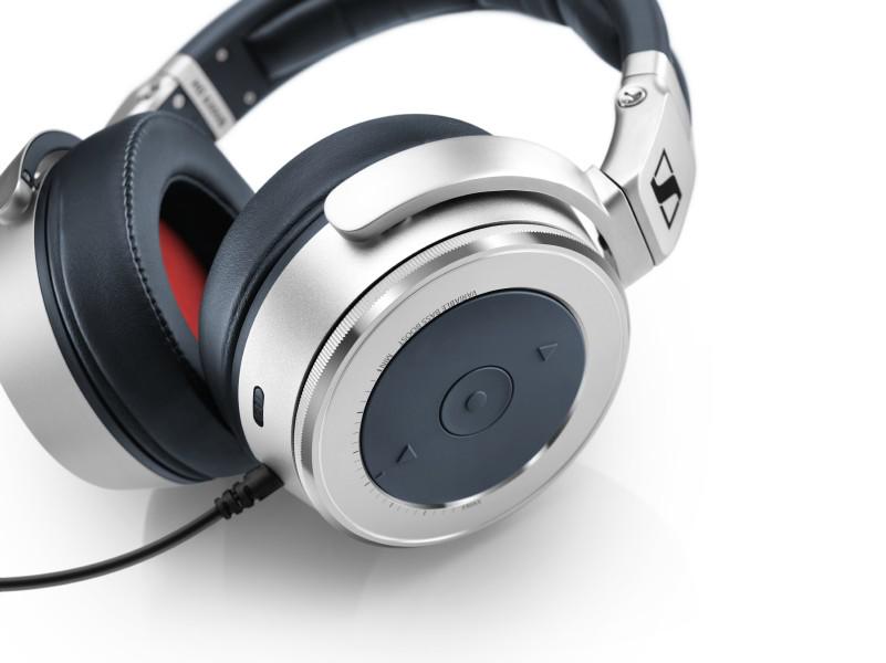 Sennheiser's tweet photo. #Sennheiser HD 630VB - Crafted for aspiring audiophiles: http://t.co/4TIM9AXm7A http://t.co/IEWPbdhtnz