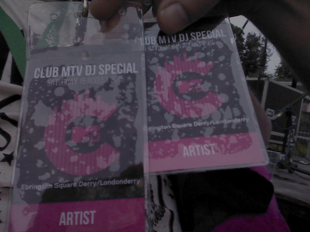 gamebreakerni's tweet photo. Backstage hards @Dmduddy1 @ClubMTVUK http://t.co/yCg9RjKSAt