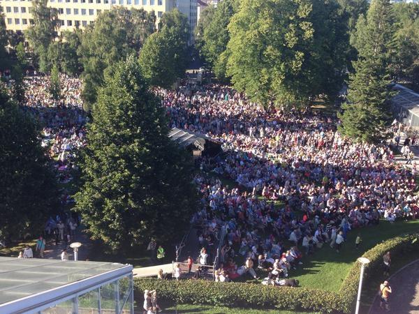 #sorsapuisto #puistokonsertti aiheutti palautevyöryn. Paina RT jos haluat konsertista perinteeen. #Tamperetalo
