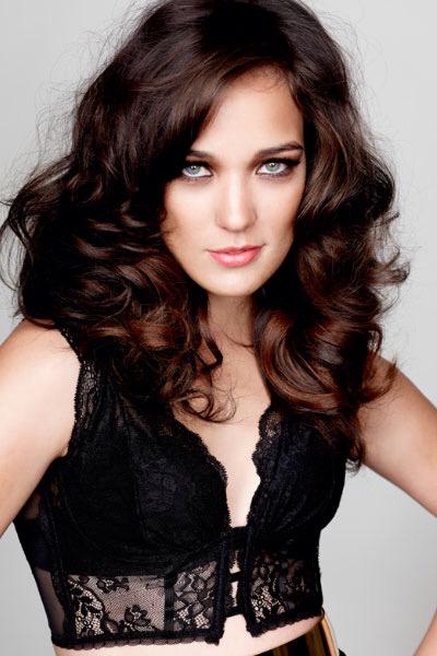 ReinaDelExilio's tweet photo. Buenas tardes familia de #Imperio ! 😘💕 #SabadoDeGanarSeguidores http://t.co/DFR12wUdgl