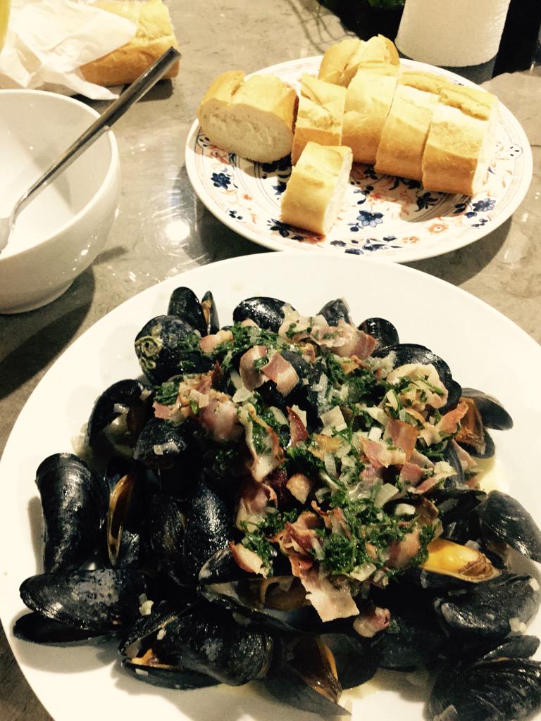 lizlong__'s tweet photo. Gorgeous tea. British mussels, British cider and @Woodalls1828 British pancetta. #classic #bestofbritish http://t.co/NiYmWBK79A