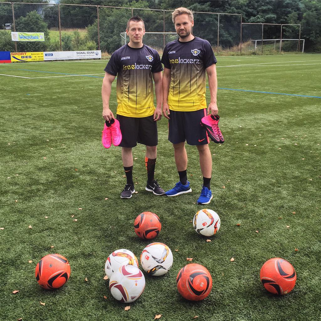 Michi vs Konzi ⚽️ now online on Youtube ➡️ youtu.be/g3zauWI-ZF4