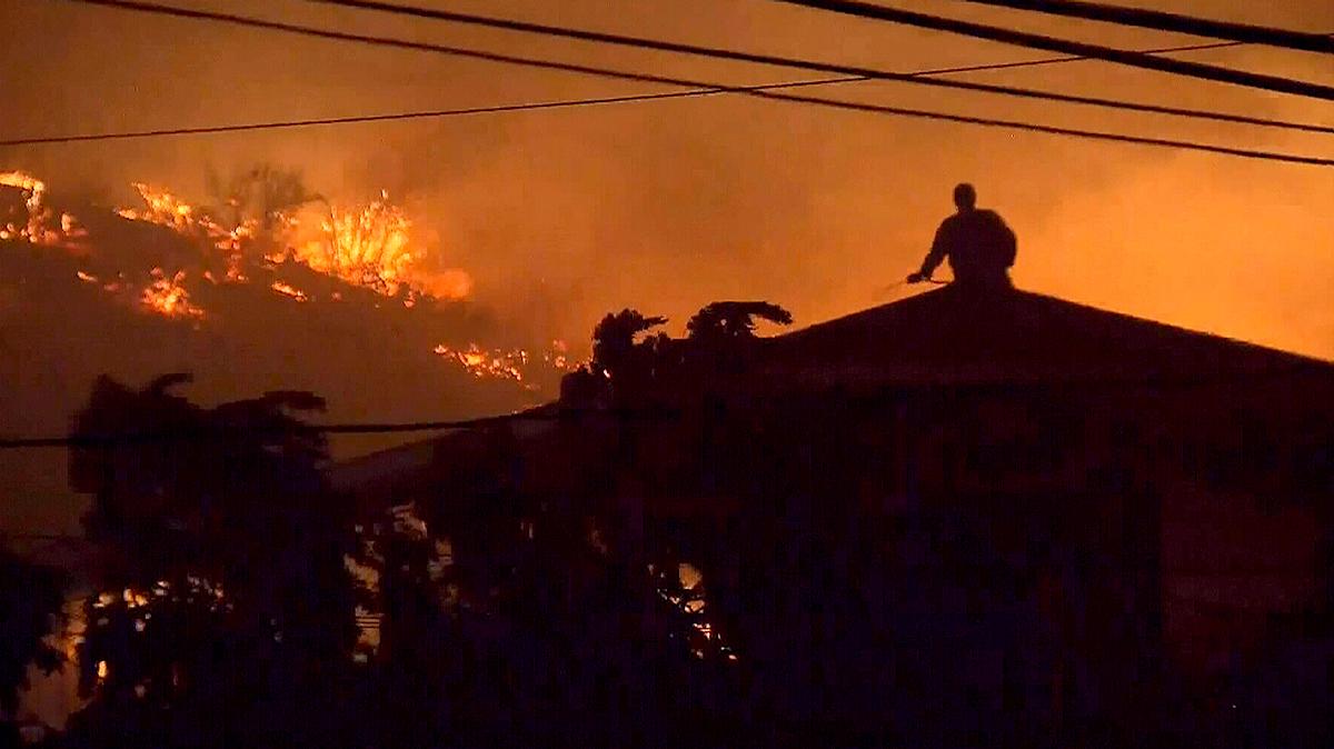 CTVVancouver's tweet photo. A home has been destroyed after 2 wildfires force evacuations in B.C.'s Okanagan. #CTVFireLine http://t.co/uZFvnNWlax http://t.co/LOIsH1MDt1