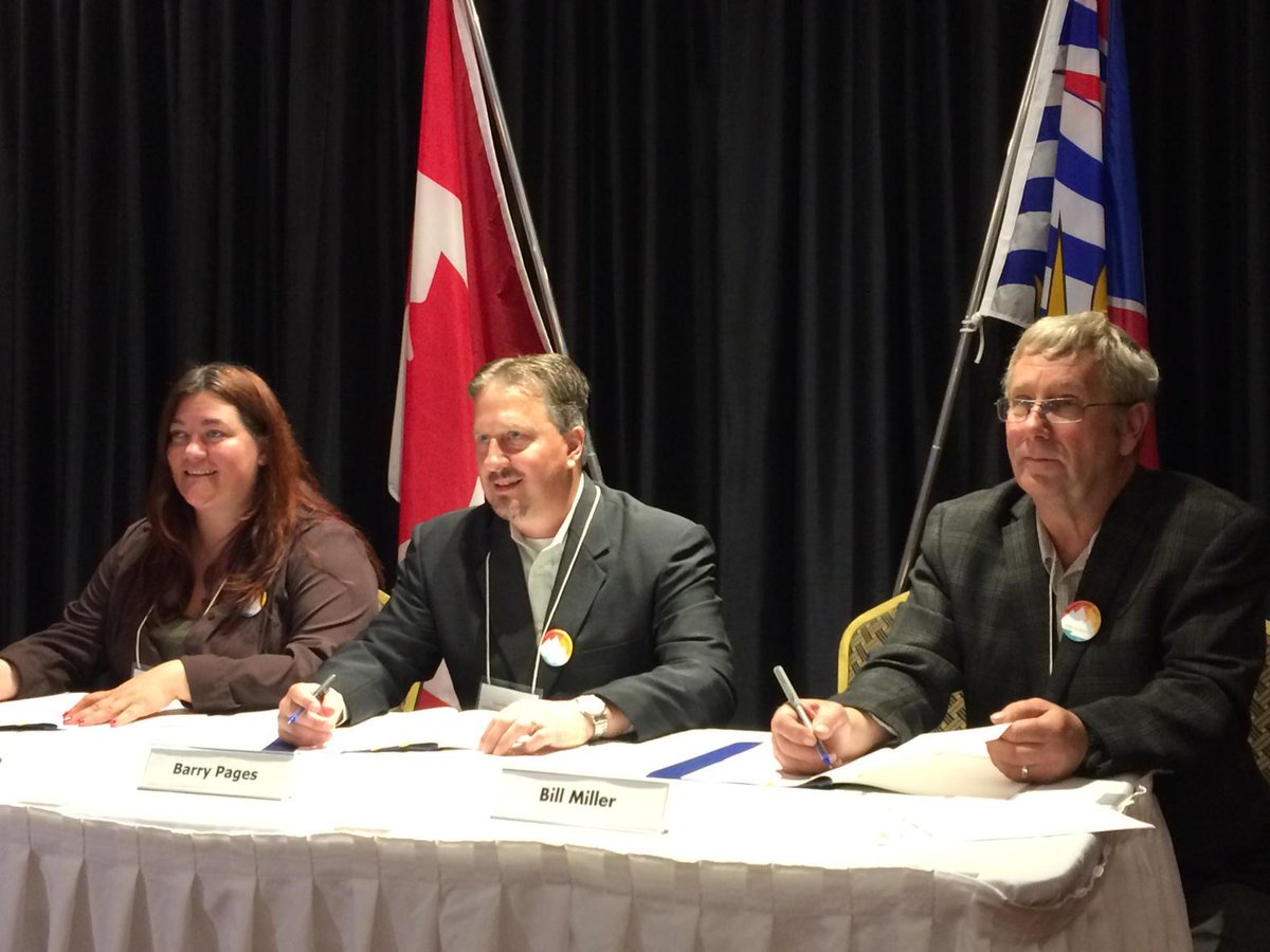 CarolLeclerc3's tweet image. Official signing of the NW Resource Benefits Alliance, fully supported by 21 local governments #terracebc