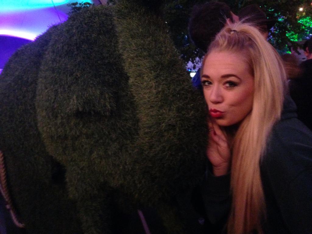 vampithecabaret's tweet image. Ishka and Ooshka are getting good at English! Today's word: #Elephant @edfringe @assemblyfest