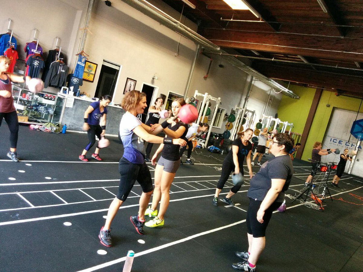 icechamber's tweet image. It's going down with Ksenia Dedukhina. #icechamber