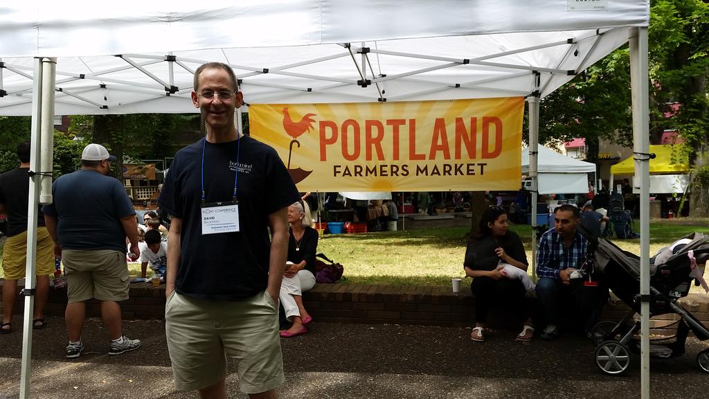 bodymindfloat's tweet photo. #Portlandfarmers #FloatCon #LunchTime #Portlandrecycles #eatinalive #vegan http://t.co/6JFyiVxlwZ