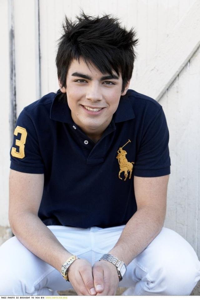 Happy birthday to joe jonas/the person who ruined my life from 2007-13 