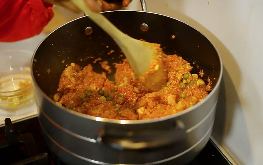 Chefrican_'s tweet photo. Watch @Healthy_Ted keep it healthy on #Chefrican w/ her quinoa in 2 different ways.Tune in 9:00pm Sunday on DStvCh165 http://t.co/zfV7ZNvs5o