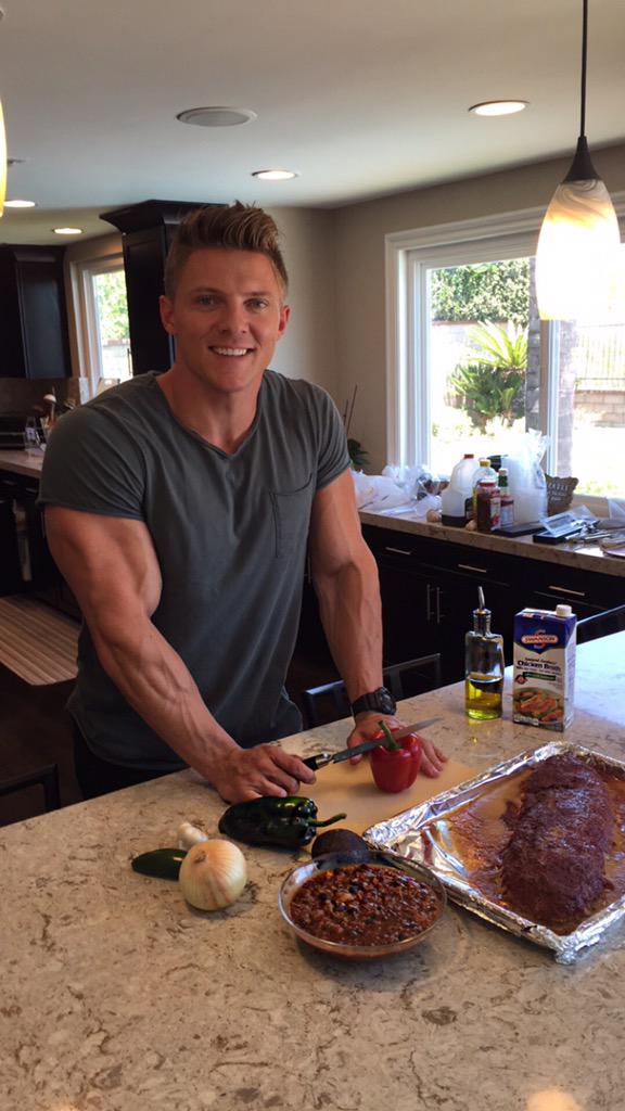 stevecook's tweet photo. When it comes to looking &amp; feeling good, the most valuable tool is knowing how to cook http://t.co/x35CrrOv9X http://t.co/C61mHcSMhm