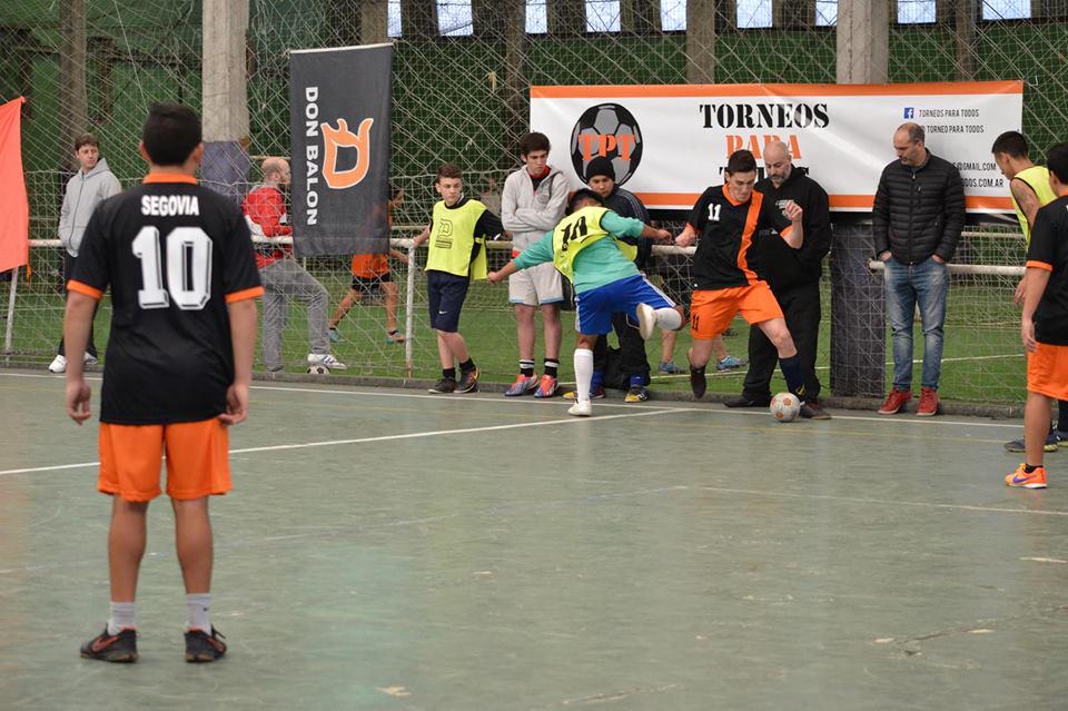 TPTSabados's tweet photo. Triunfazo de #GangmanStyle por 9 a 8 a #PichiFC en el partido de la fecha. Por la primera del #HéctorCámpora2015 http://t.co/GLq3CVJlox