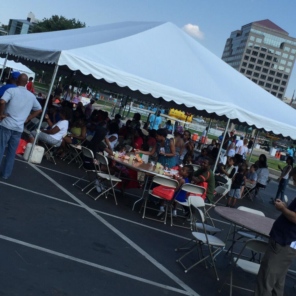 MayorSlyJames's tweet photo. Rock the Block is underway @UnionStationKC until 11 PM! Food, entertainment, basketball &amp; activities for all ages! http://t.co/PlEydWJf6m