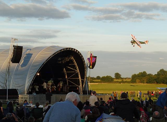 CiaraRHarper's tweet image. Happy crowd, some last airworthy aircraft of their type (inc Avro Tutor) and good weather = excellent #FlyingProms
