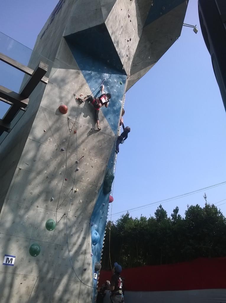 EASTeiger's tweet photo. Day 2. Semi final kategori lead putra &amp; lead putri EISCC 2015 #eiger #climbing #competition http://t.co/TqFV3JYuEW