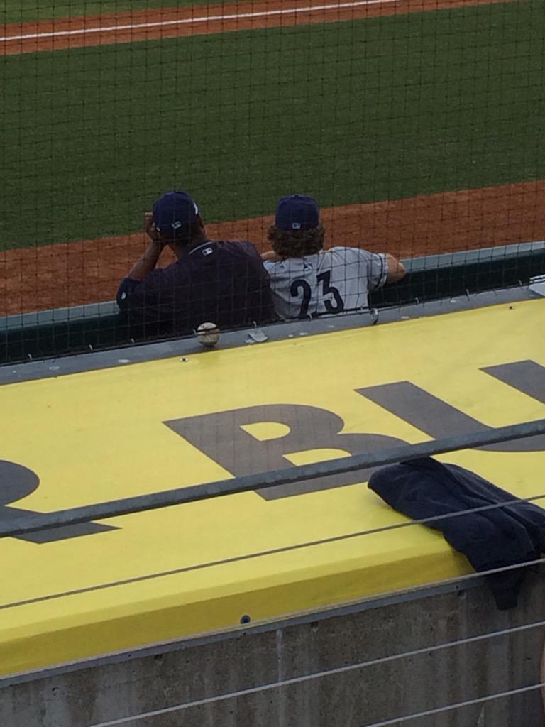 LittleAllen23's tweet photo. @AndrewG_23 what are you doing? Get out there! http://t.co/ulS72L9TCS