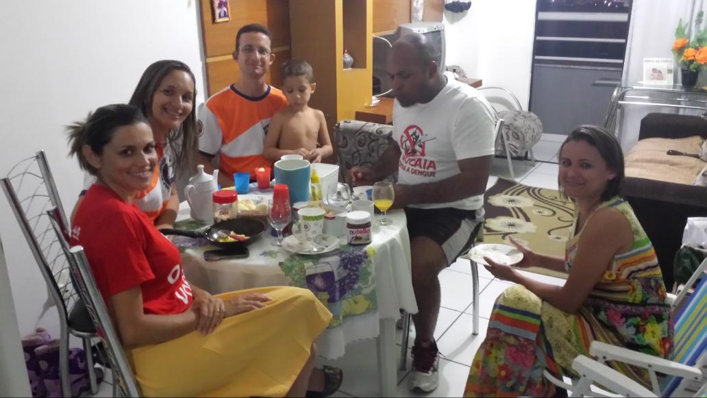 Pr_Clodonildo's tweet photo. Foi muito bom estar com os #amigos e comermos uma deliciosa #Tapiocacaseira http://t.co/fS1hVwU3p9