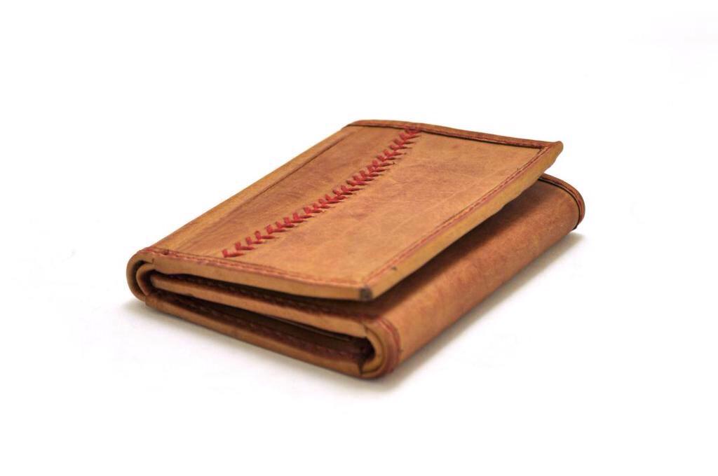 DraftProspectus's tweet photo. @Redlabelacc sweet wallet GIVE AWAY #rawlingsnation looking for RT. Some1 will WIN !!! http://t.co/RN5KdmzpZS