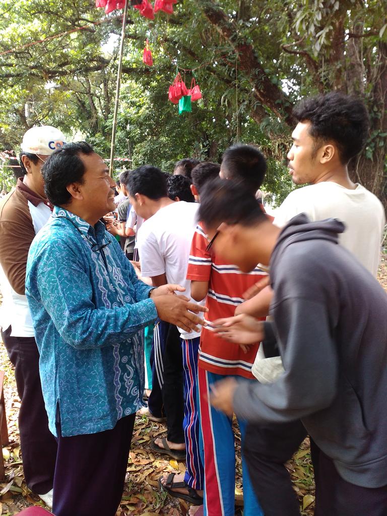m_imam_a's tweet photo. Salaman dulu ngle @SylvapinusIPB http://t.co/40GqNMFmcR