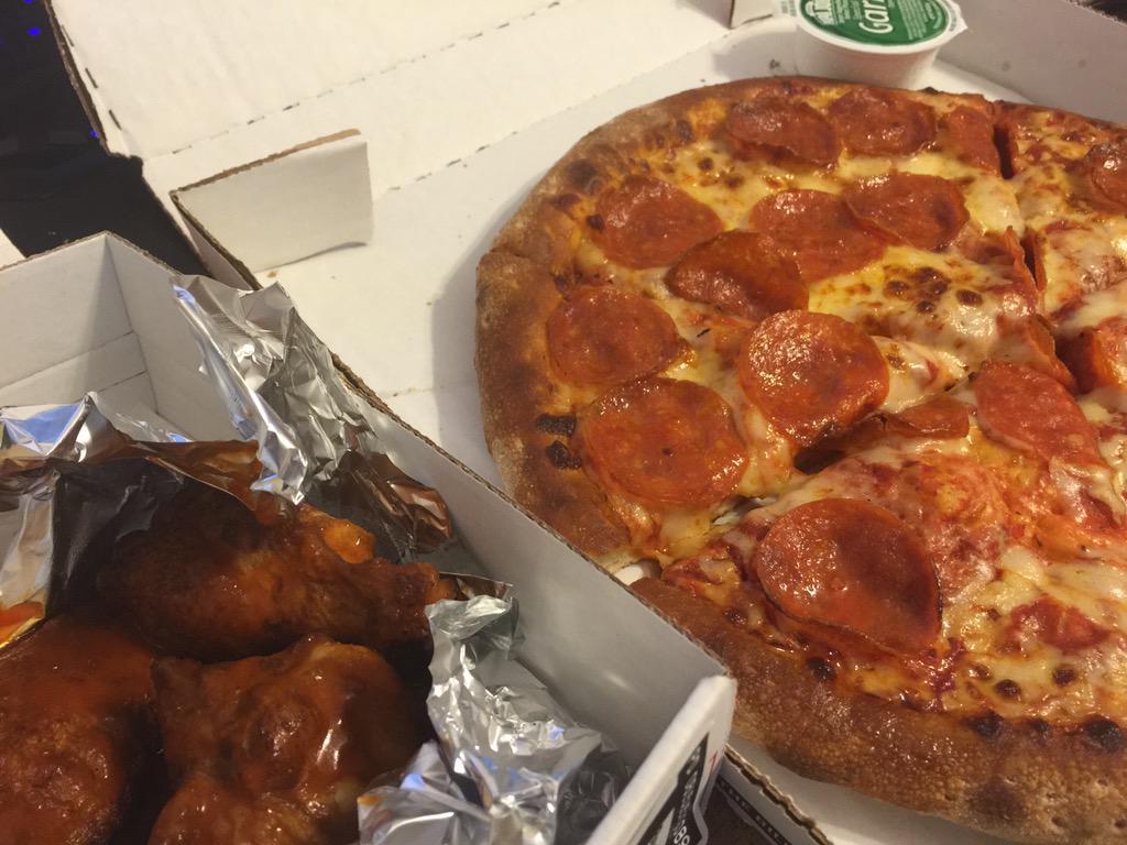 UnitedgamerzHQ's tweet image. FAV FOR PIZZA!! IGNORE FOR STARVATION!!