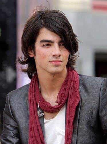 Happy birthday to Joe Jonas :) 