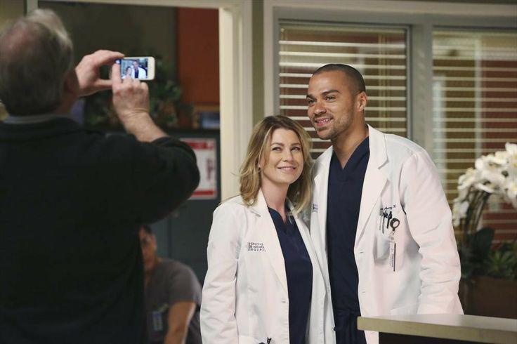 tsgpodcast's tweet photo. The picture within the picture starring @iJesseWilliams and @EllenPompeo #inception http://t.co/PsyHcdyIfu