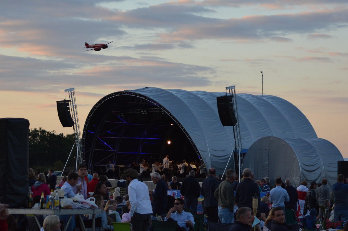 john_wakeman's tweet image. also @Shuttleworth_OW  #FlyingProms with @CazWakeman &amp;amp; @ellbean206 1 DH Comet 2 Elderly Ladies 50 Musicians