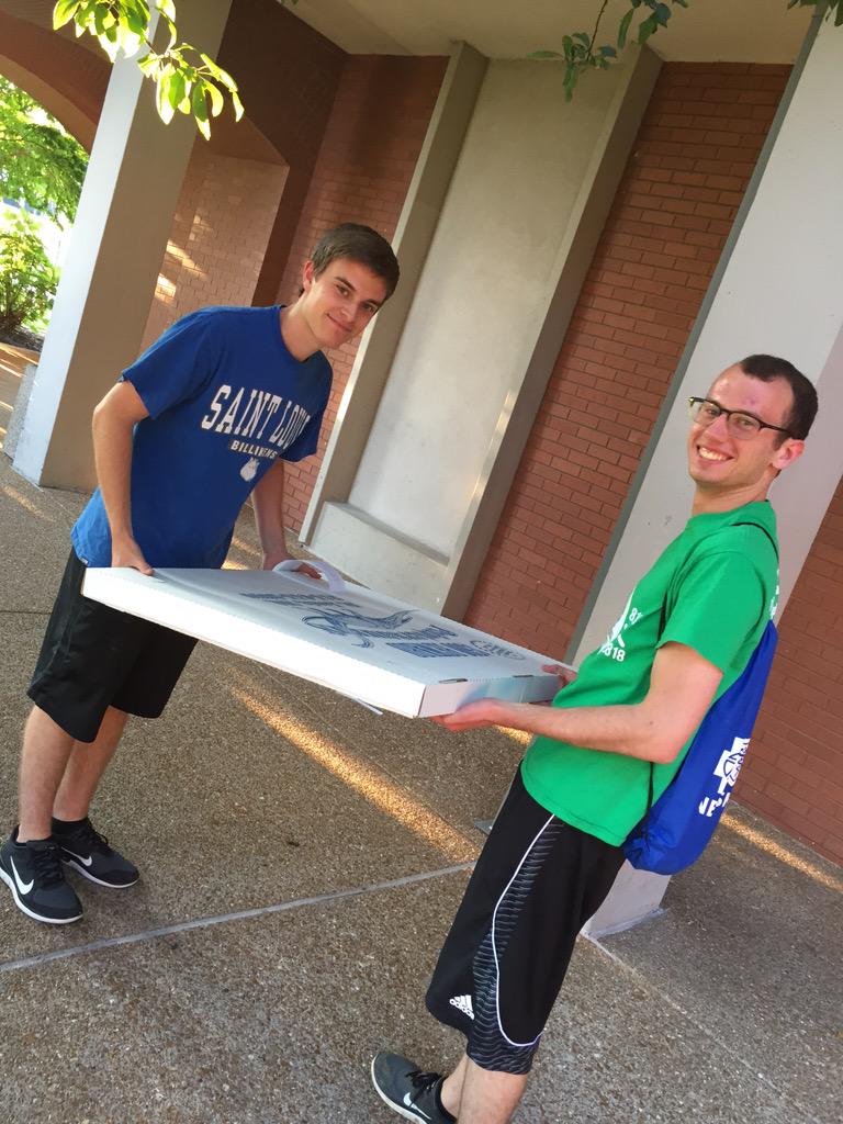 LeonPastore13's tweet photo. Biggest Pizza Ever! #SLUperHeroes Peer Mentors are happy. 😊 @SLUHRL http://t.co/FkhS6iEbZy