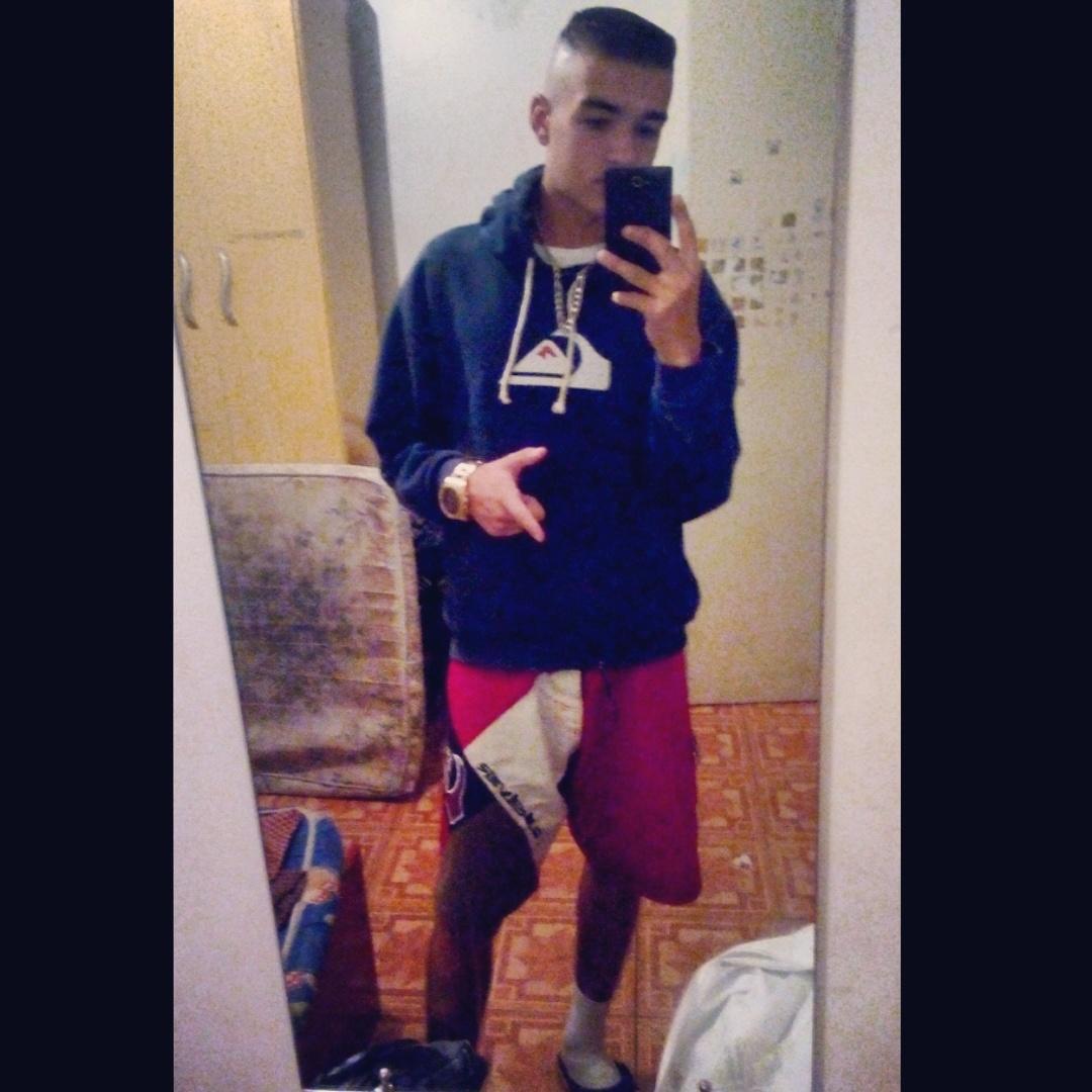 _Lucasdanttas's tweet photo. So vai bebe da minha agua quem passo cede comigo! http://t.co/tJooe9jbTJ