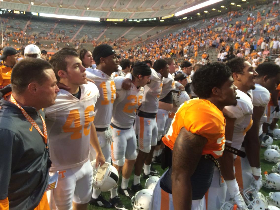 Vol_Football's tweet photo. 🍊🍊🏈🏈 #volsopenpractice is over! Thank you #VolNation! http://t.co/AkSnELFCh5
