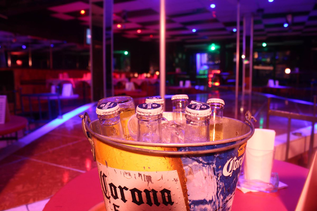 Mamitas_Club's tweet photo. Los esperamos #NecesitoYa #SabadoDeGanarSeguidores #puertovallart http://t.co/EvCnDQHRKw