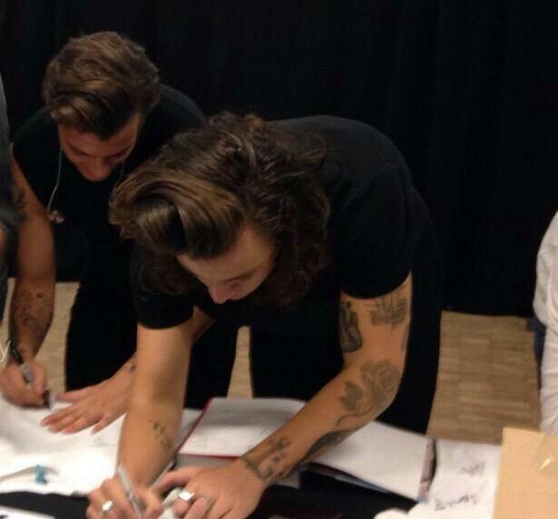 rtparentslol's tweet image. Louis and Harry