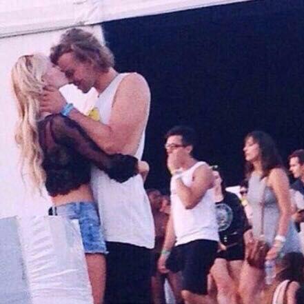 rtparentslol's tweet image. Ashton and Bryana