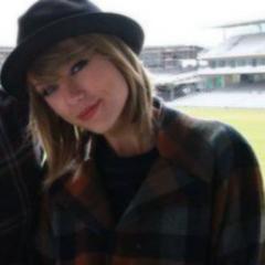 taylorswift13l_'s tweet photo. Emoticons. 😉😉😊😊
#MTVHottest Taylor Swift. http://t.co/QA5iHToeSr
