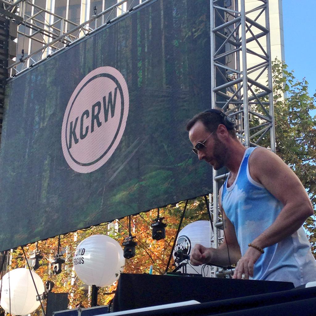 JournaLiset's tweet photo. Another fun evening thanks to @kcrw #emergingsound http://t.co/R7lYs8N5W7