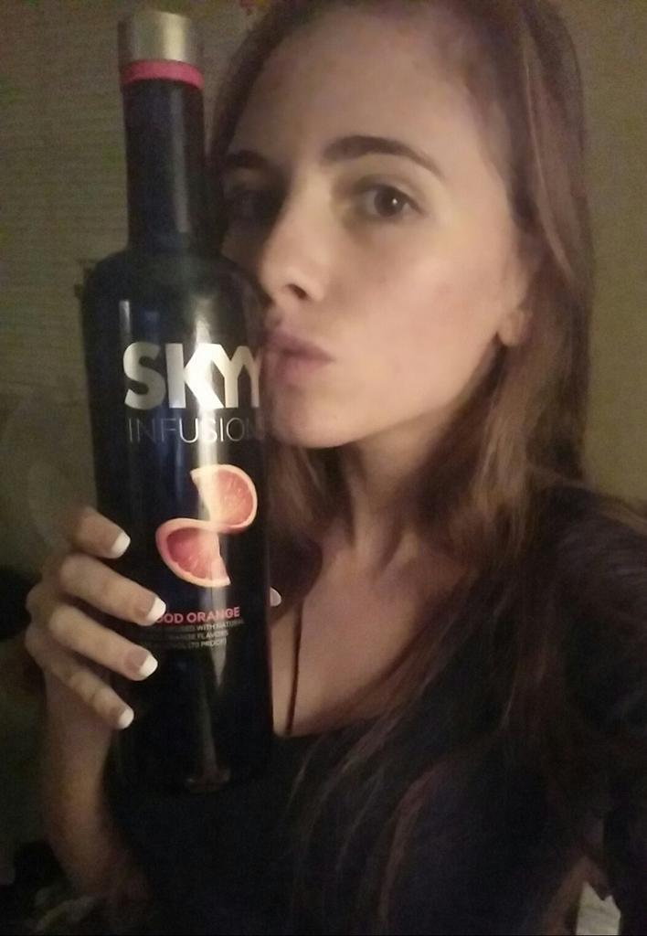 Love at first sight 😂😘💖💋💁⛅🌞🌌 #skyeonskyy http://t.co/zbTdId0Z6C