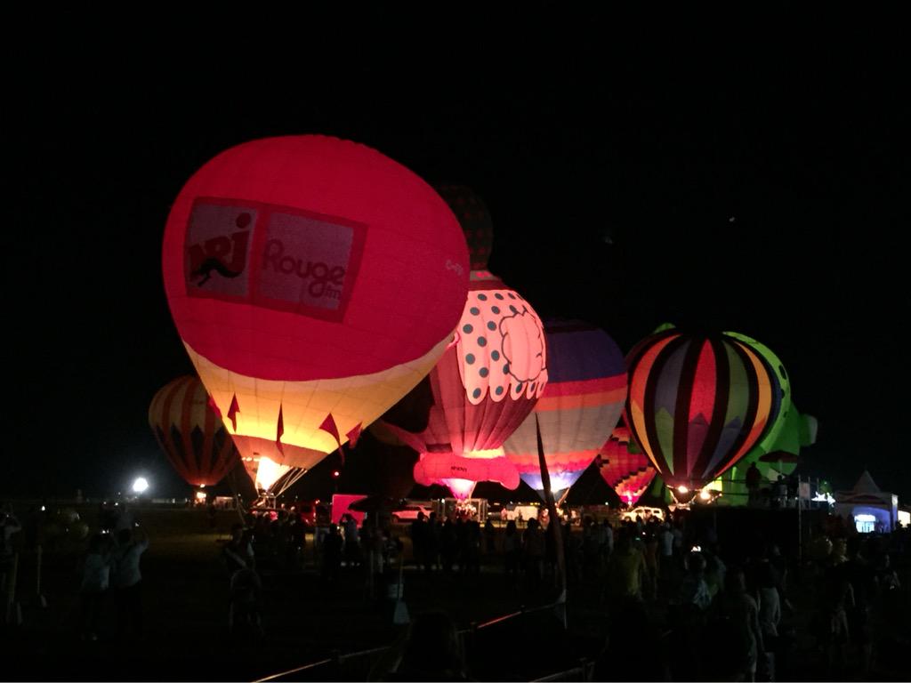 cupofjo7's tweet photo. Last one of the night #mongolfieres http://t.co/VY4kmSwOeP
