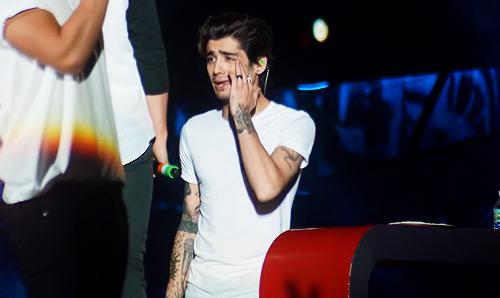 ️️ (@zaynfaces) on Twitter photo 