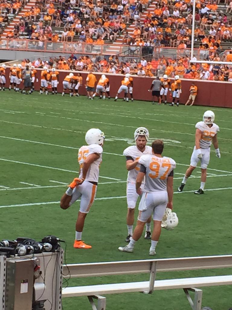 hfritts4's tweet photo. #VolsOpenPractice the kicking game is strong @MedleyAaron http://t.co/d3o2fAinfw