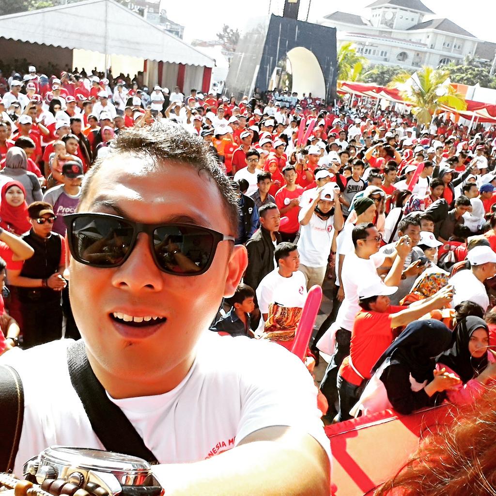 ryanassega's tweet photo. Tengkyu Makassar luar biasa sekali warganya see u next event 😀 http://t.co/DDcjRRDMfC