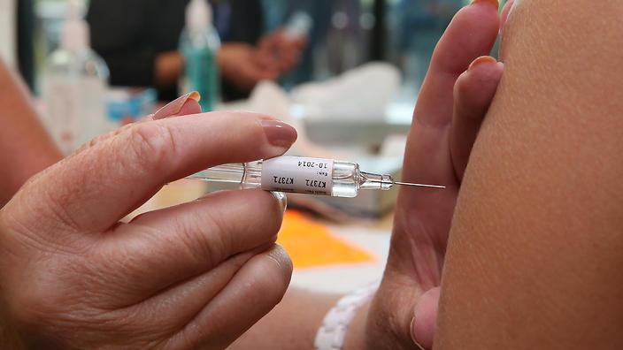 SBSNews's tweet photo. No jab, no play: Victorian government wants to ban non vaccinated kids from childcare, kindy http://t.co/de3jPrKaU2 http://t.co/lSdKByq1J6