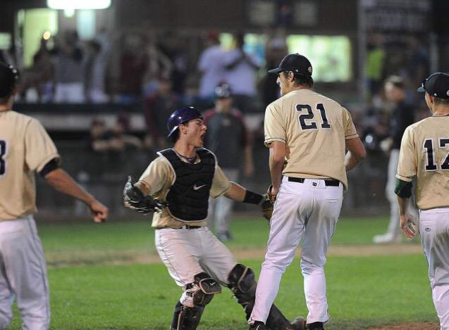 BendBaseball's tweet photo. Your #BendElks start game 1 of championship series @kelownafalcons  now! Listen live http://t.co/TnIHMDnZnV #WCL2015 http://t.co/NXleEQ4ecn