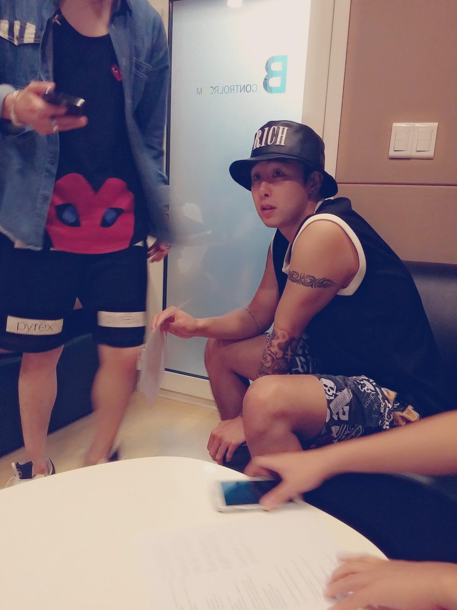 PUREBOYkr's tweet photo. http://t.co/9k1ACvWOY6