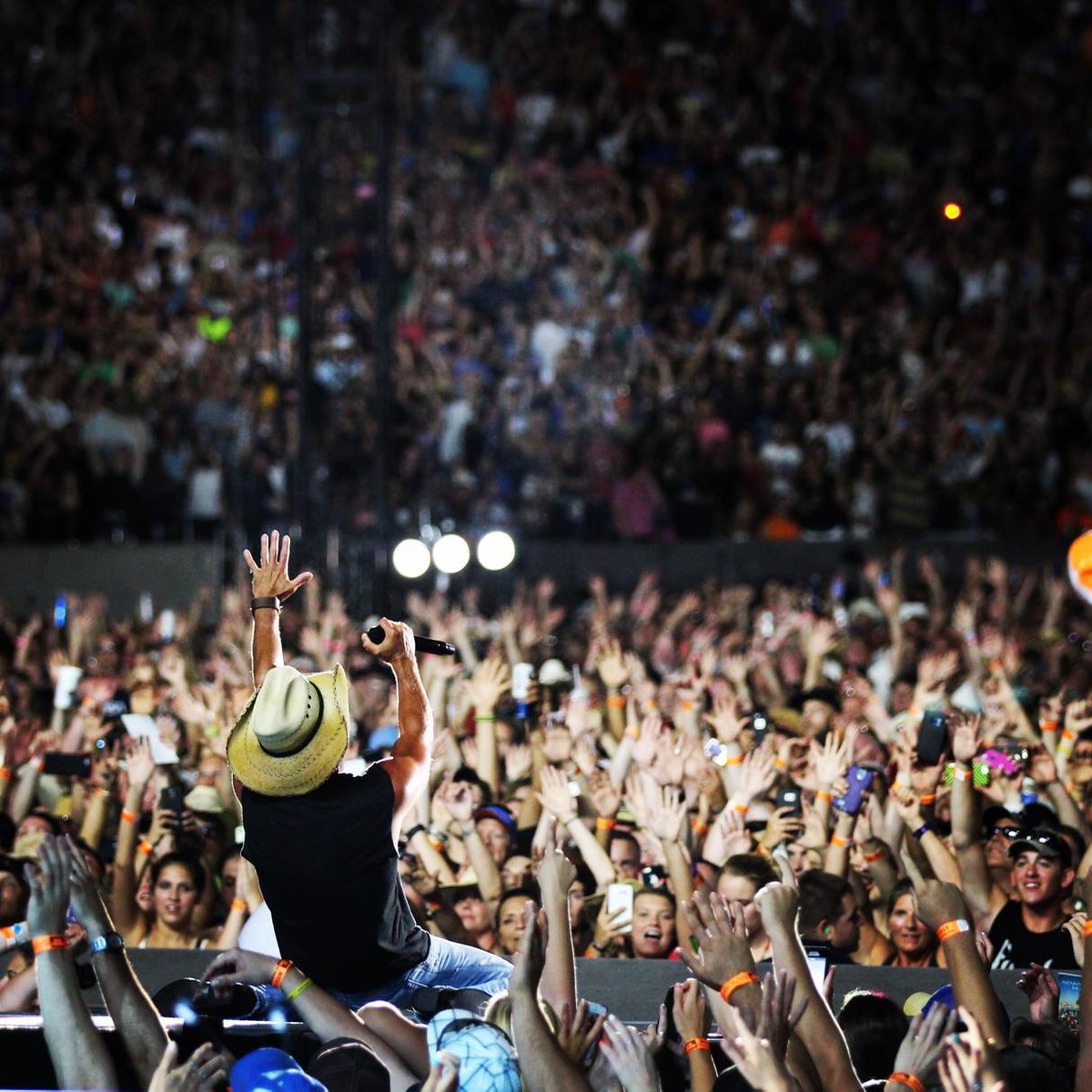 kennychesney tweet picture